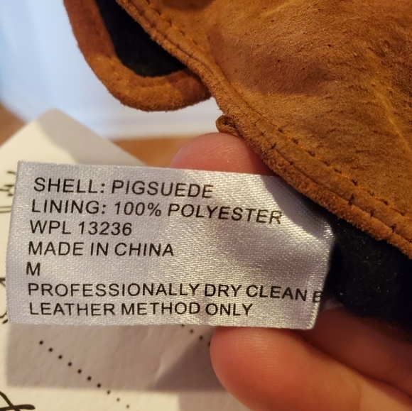 Nolan Camel Colored Gloves with Jeweled Accent NWT - Picture 8 of 8